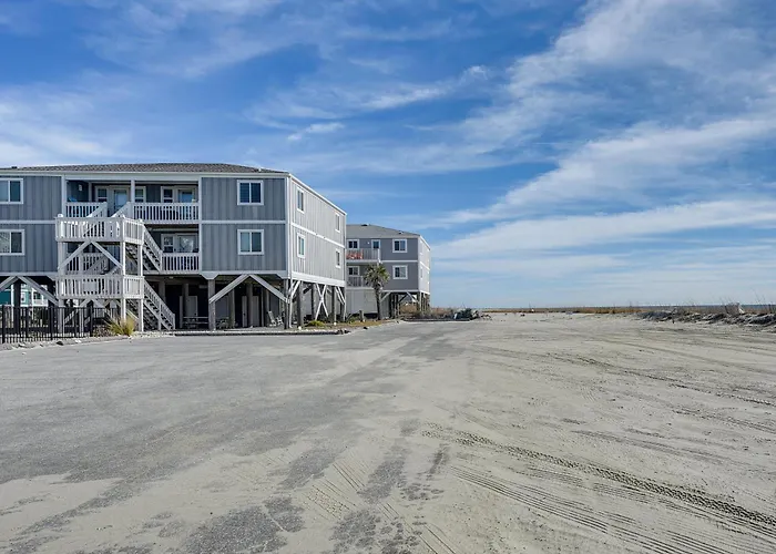 Ocean Isle Beach Condo W/ Balcony: Steps To Shore!