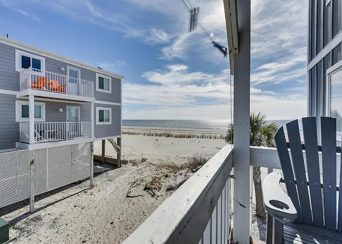 Ocean Isle Beach Condo W/ Balcony: Steps To Shore!